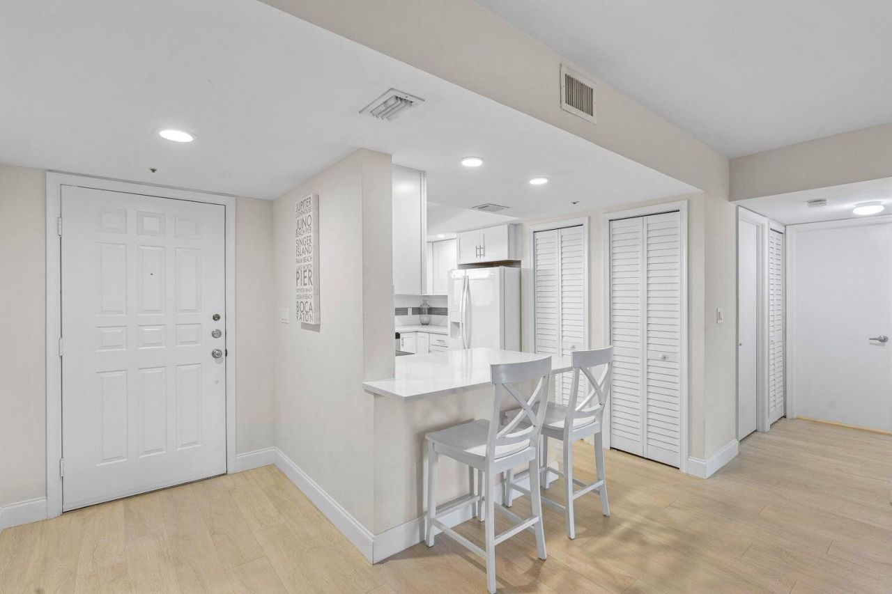 700 Uno Lago Drive, Unit 303, Juno Beach, FL 33408 Photo