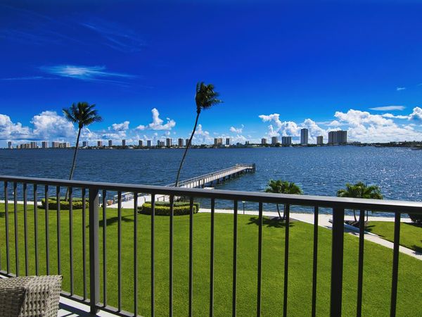 3040 Lake Shore Drive, Unit 305, Riviera Beach, FL 33404