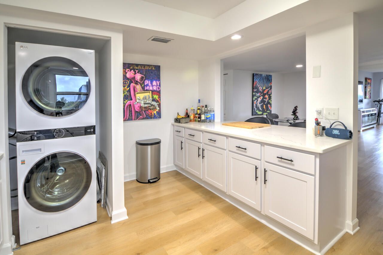 3040 Lake Shore Drive, Unit 305, Riviera Beach, FL 33404 Photo