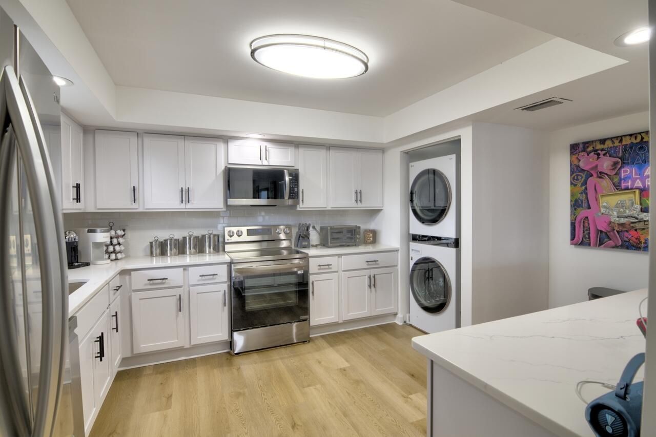 3040 Lake Shore Drive, Unit 305, Riviera Beach, FL 33404 Photo