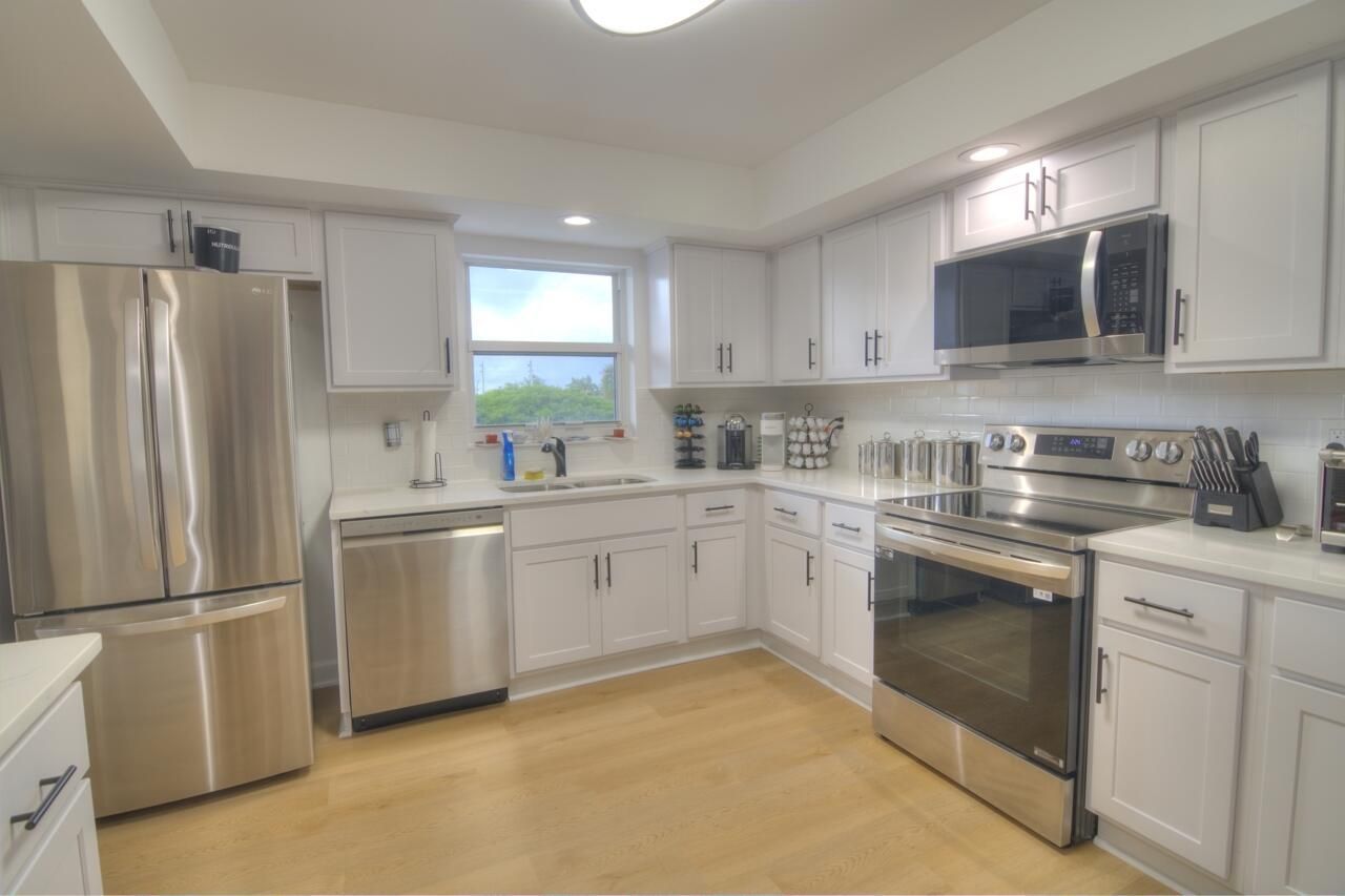 3040 Lake Shore Drive, Unit 305, Riviera Beach, FL 33404 Photo