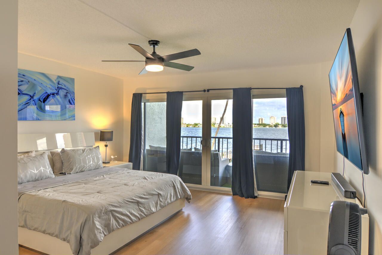 3040 Lake Shore Drive, Unit 305, Riviera Beach, FL 33404 Photo