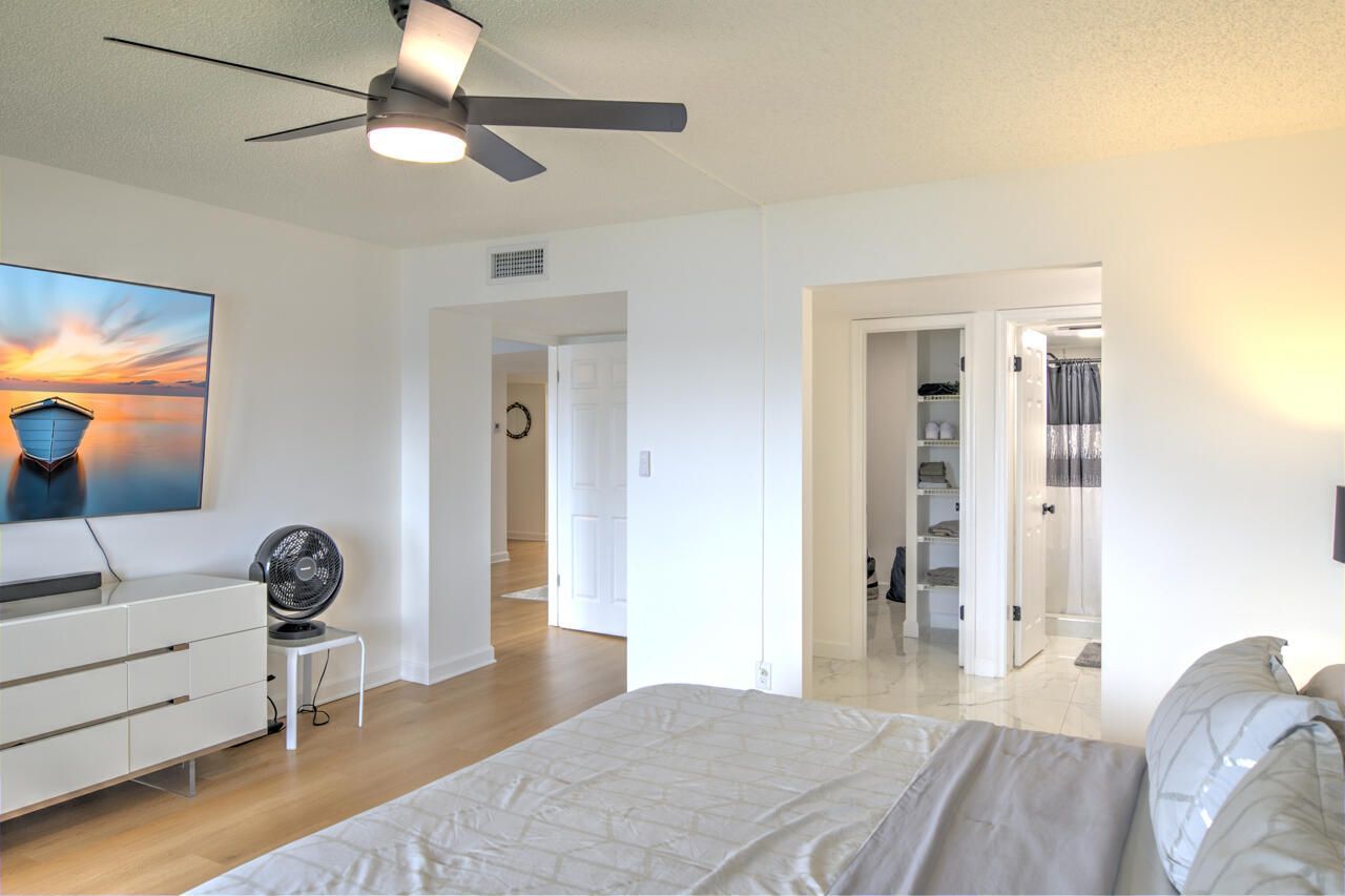 3040 Lake Shore Drive, Unit 305, Riviera Beach, FL 33404 Photo