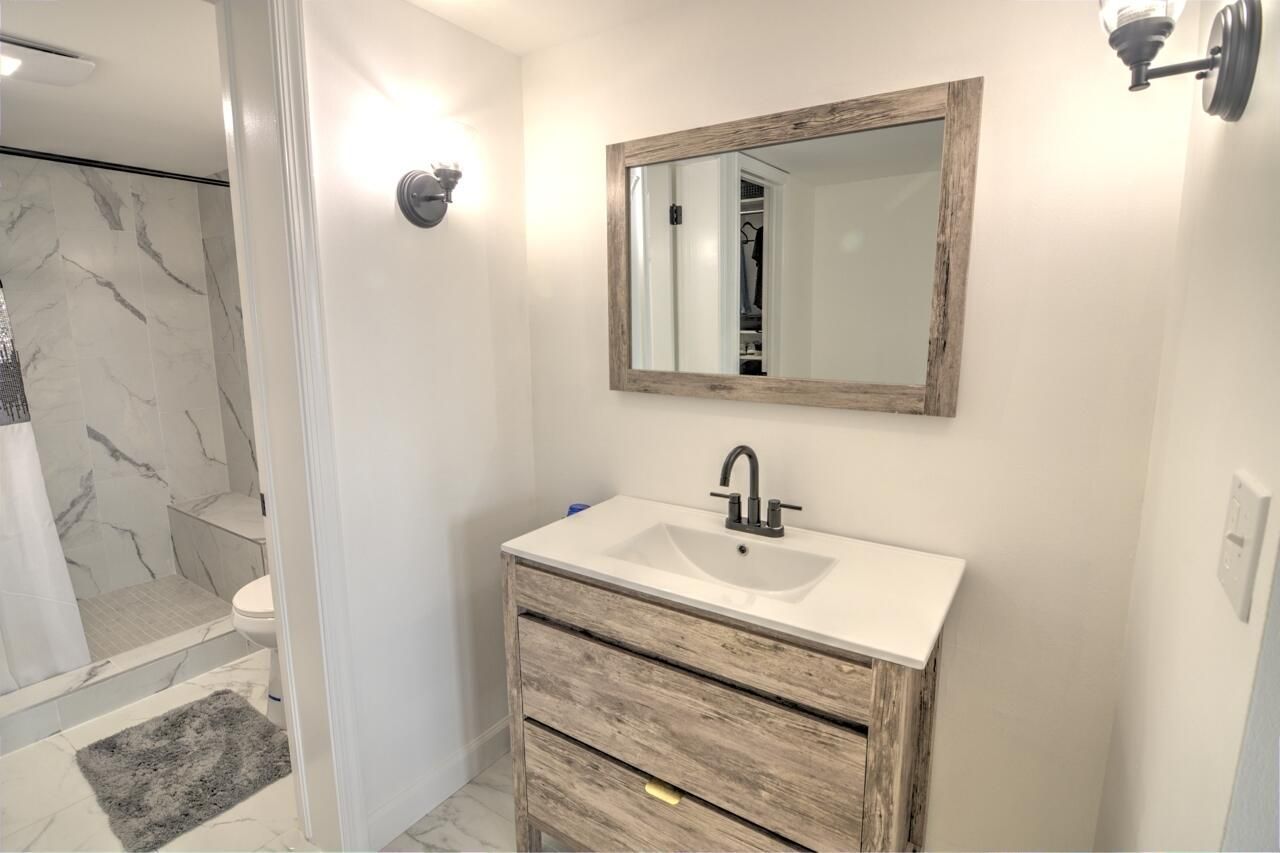 3040 Lake Shore Drive, Unit 305, Riviera Beach, FL 33404 Photo