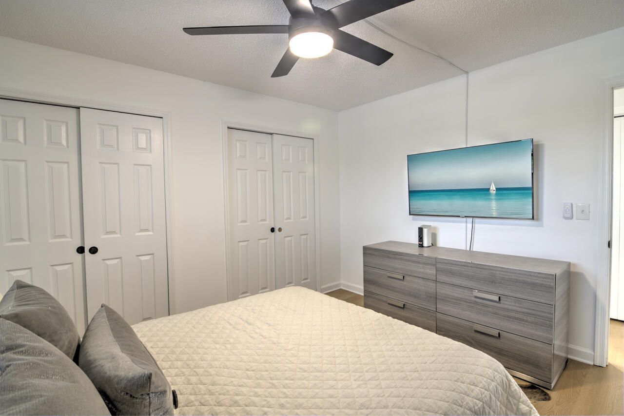 3040 Lake Shore Drive, Unit 305, Riviera Beach, FL 33404 Photo