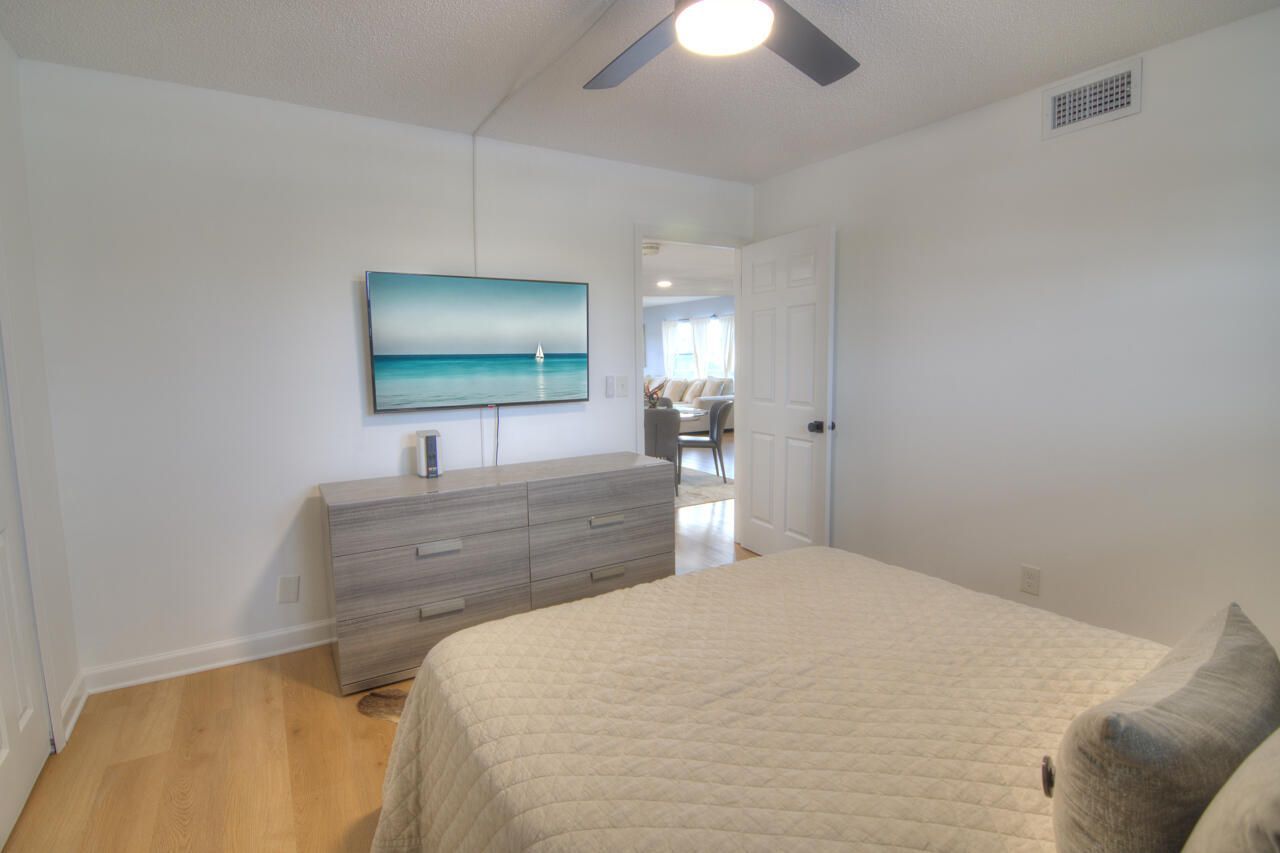 3040 Lake Shore Drive, Unit 305, Riviera Beach, FL 33404 Photo