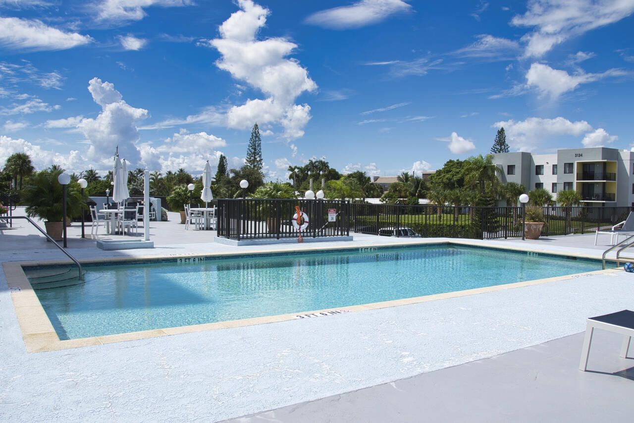 3040 Lake Shore Drive, Unit 305, Riviera Beach, FL 33404 Photo