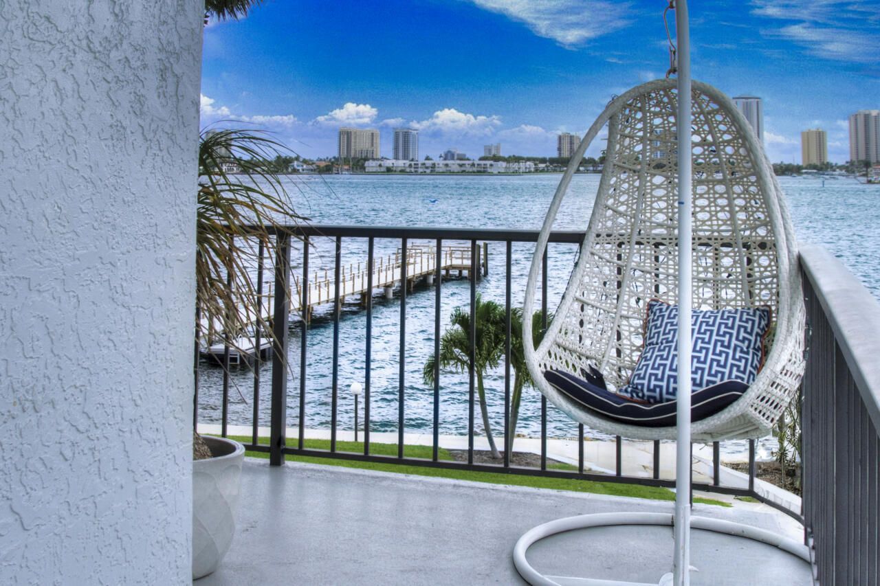 3040 Lake Shore Drive, Unit 305, Riviera Beach, FL 33404 Photo