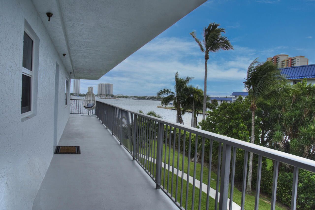 3040 Lake Shore Drive, Unit 305, Riviera Beach, FL 33404 Photo