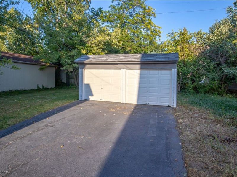 2119 Rossmoor Road, Cleveland, OH 44118 Photo 9