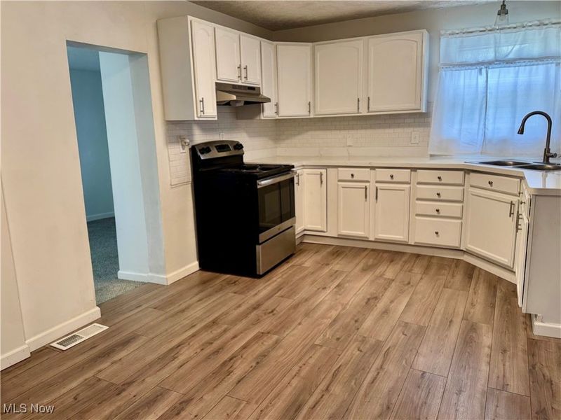 207 Erie Street, Elyria, OH 44035 Photo 8