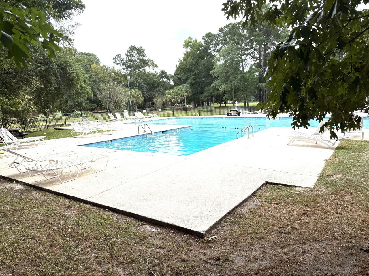 7945 Edgebrook Circle Photo 5