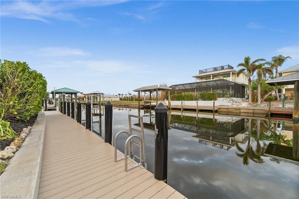 2324 Cherimoya Ln, Saint James City, FL 33956 Photo