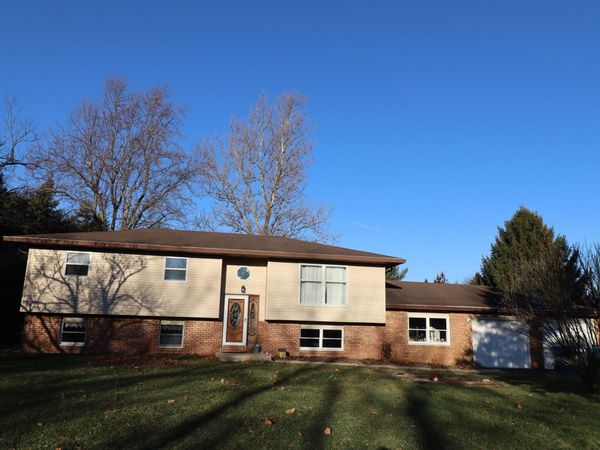 834 N 500 E, Valparaiso, IN 46383