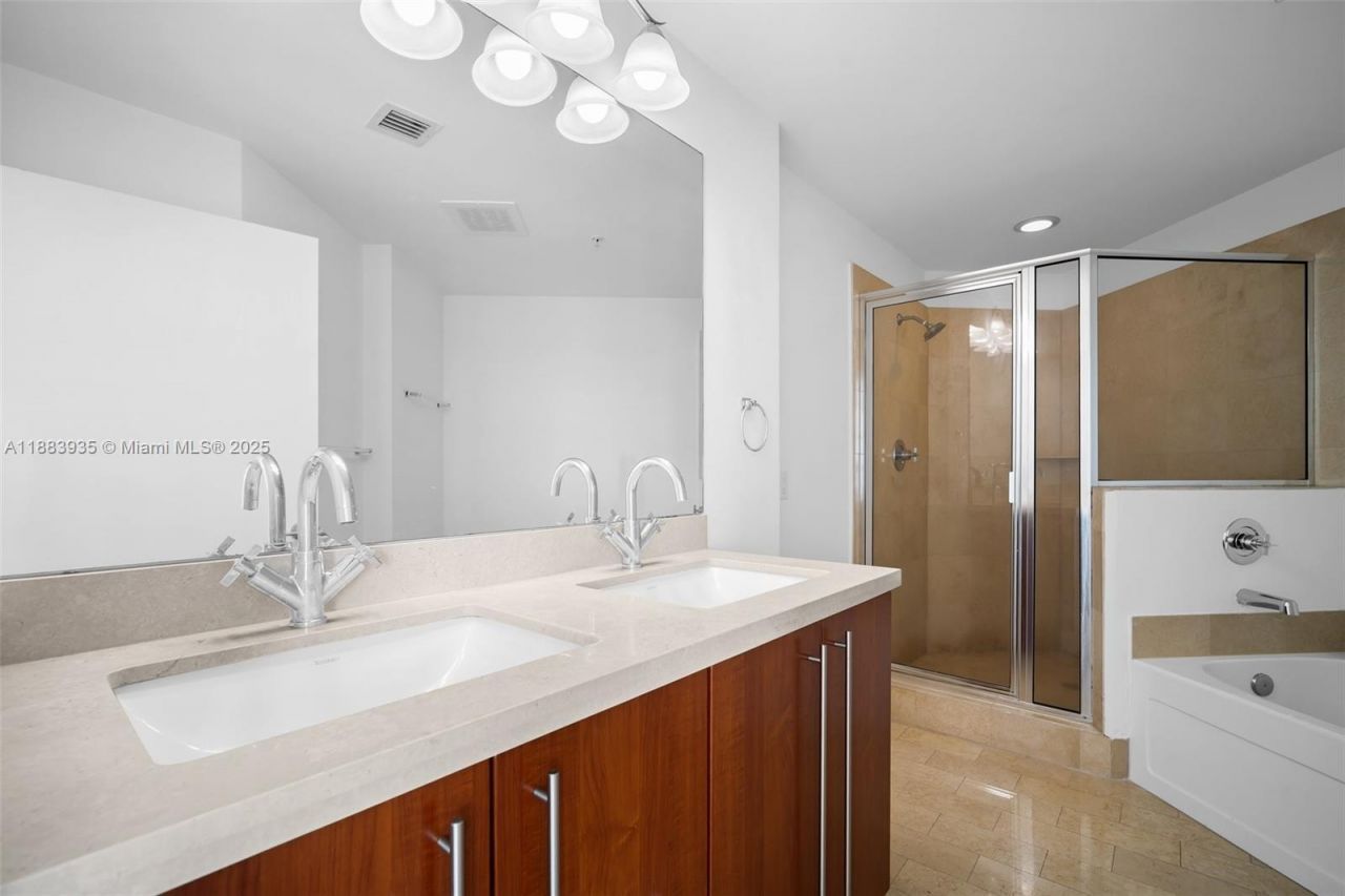 79 SW 12th St, Unit 2512-S, Miami, FL 33130 Photo