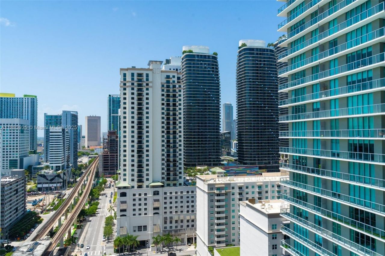 79 SW 12th St, Unit 2512-S, Miami, FL 33130 Photo