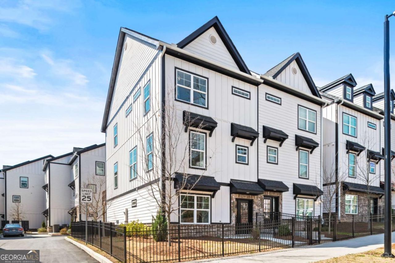 1973 Hollywood Road Nw, Unit 15, Atlanta, GA 30318 Main Photo