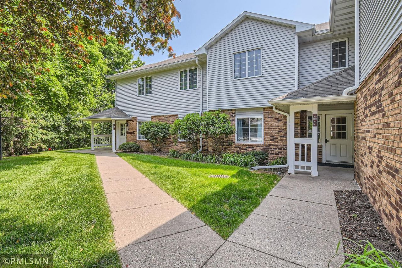 3557 Blue Jay Way, Unit 102, Eagan, MN 55123 Main Photo