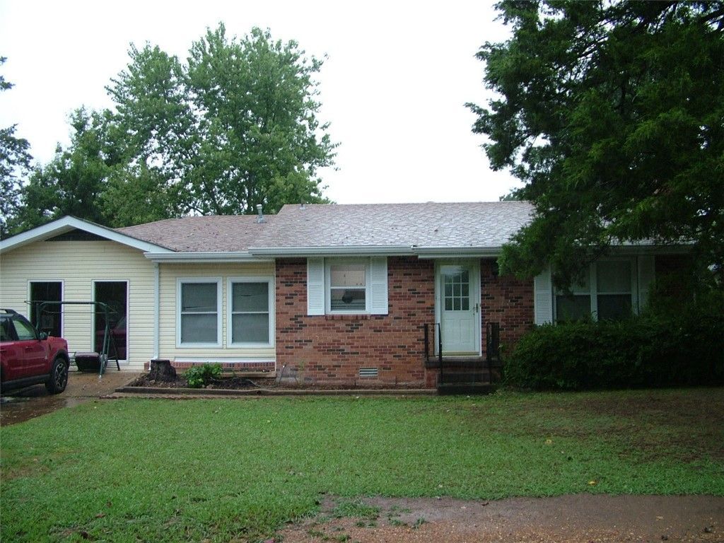 615 Locust Street, Mountain Home, AR 72653 Main Photo