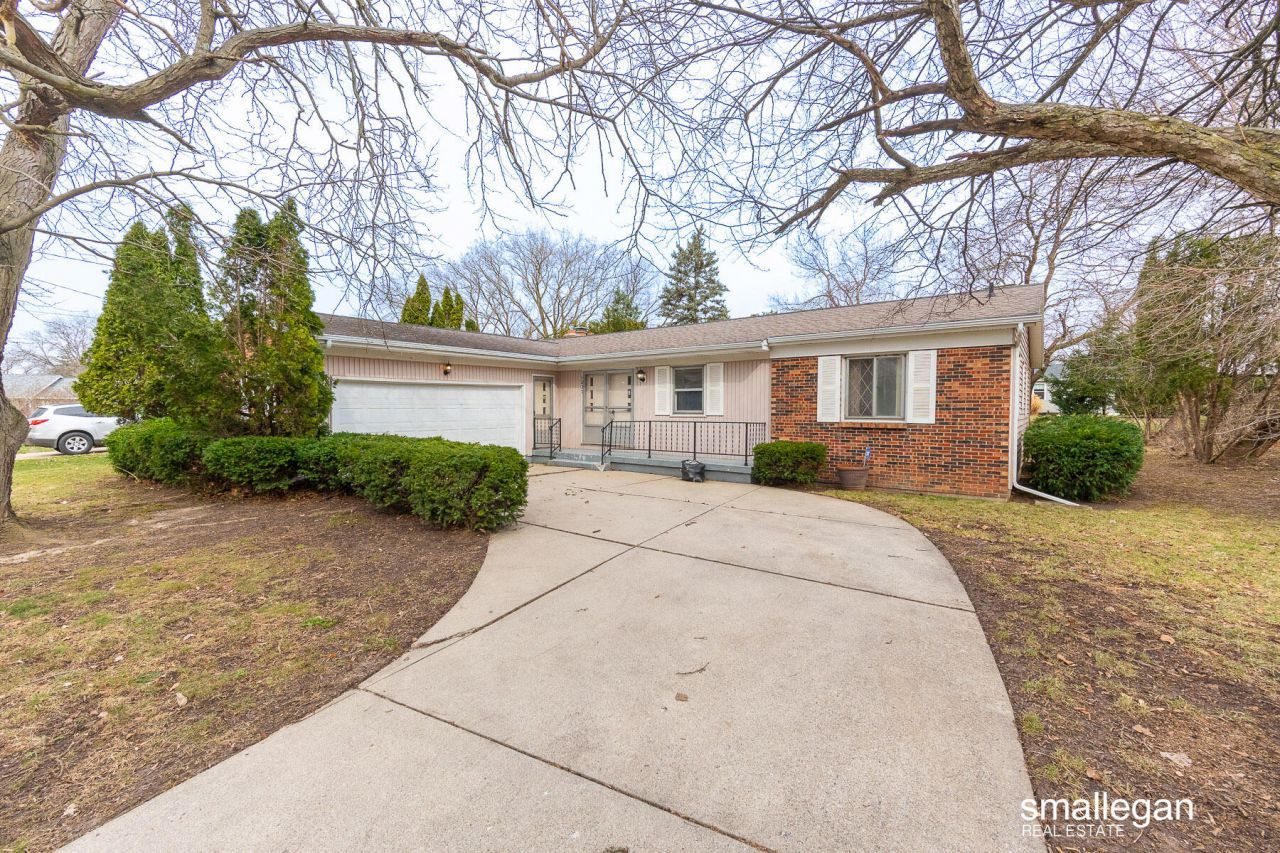 1237 Dale Court Ne, Grand Rapids, MI 49505 Main Photo