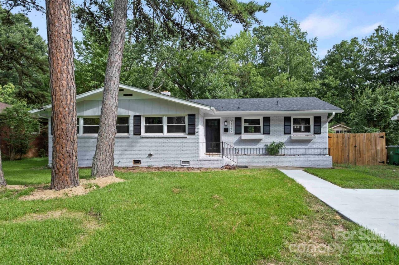 5442 Kinsale Lane, Charlotte, NC 28215 Main Photo