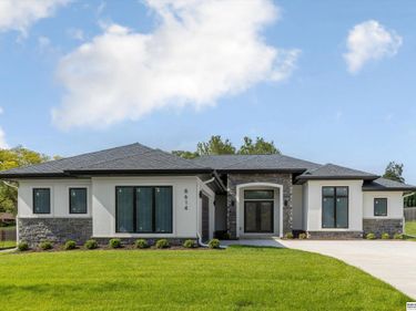 8614 Loveland Estates Court, Omaha, NE 68124