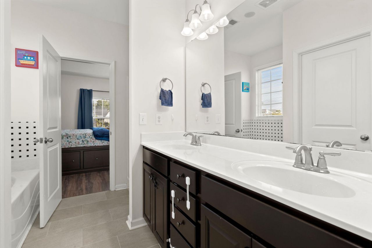 8127 Saveur Lane Photo 13