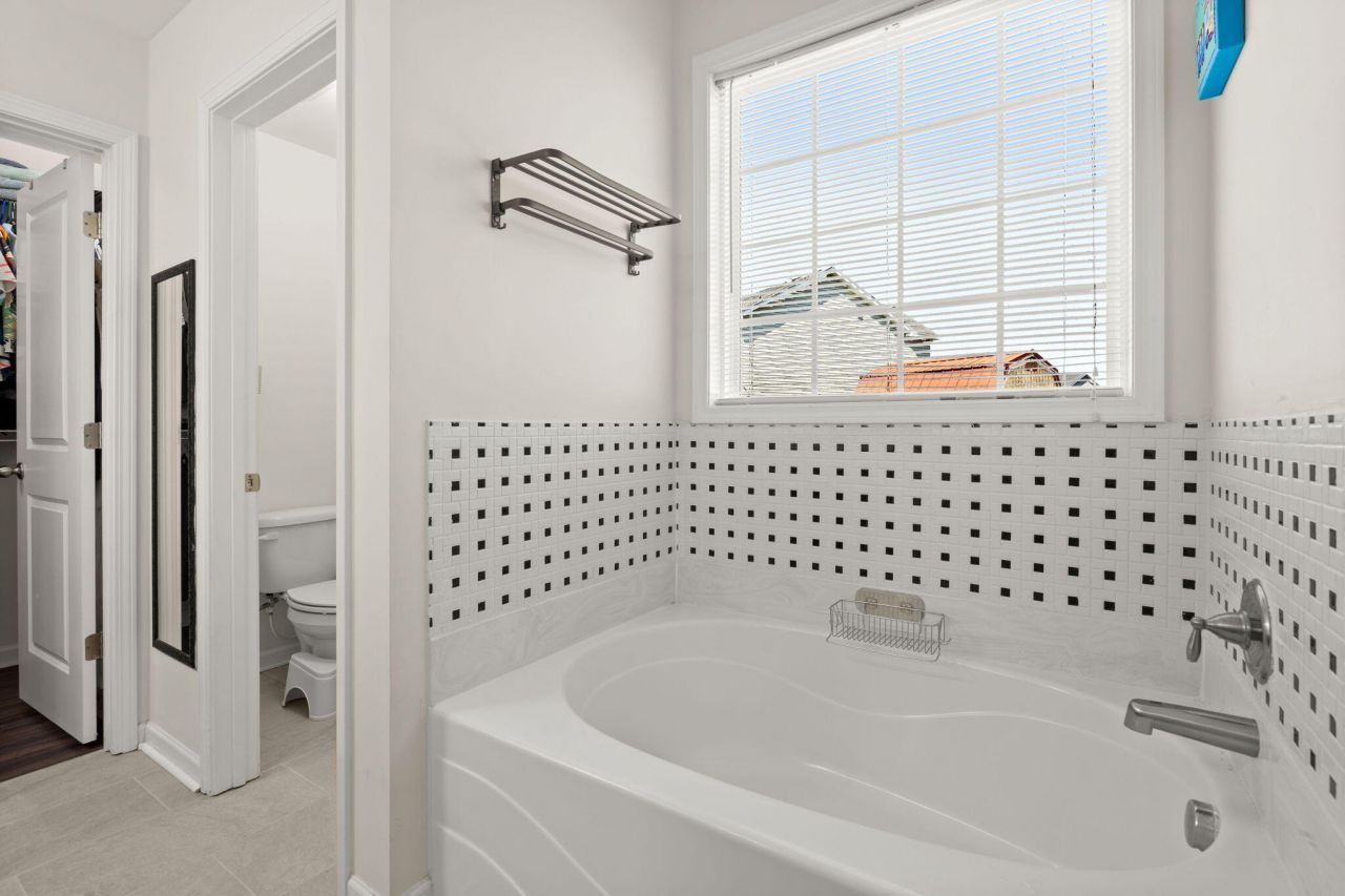 8127 Saveur Lane Photo 14