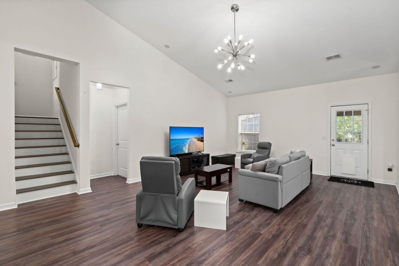 8127 Saveur Lane Photo 5