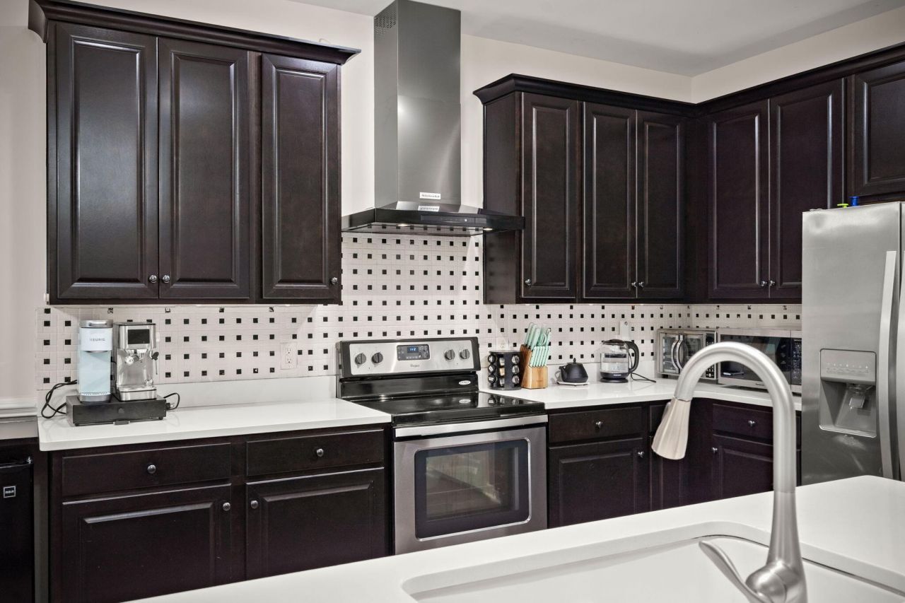 8127 Saveur Lane Photo 6