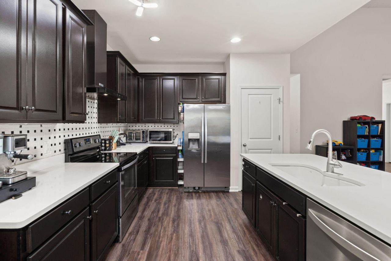 8127 Saveur Lane Photo 7