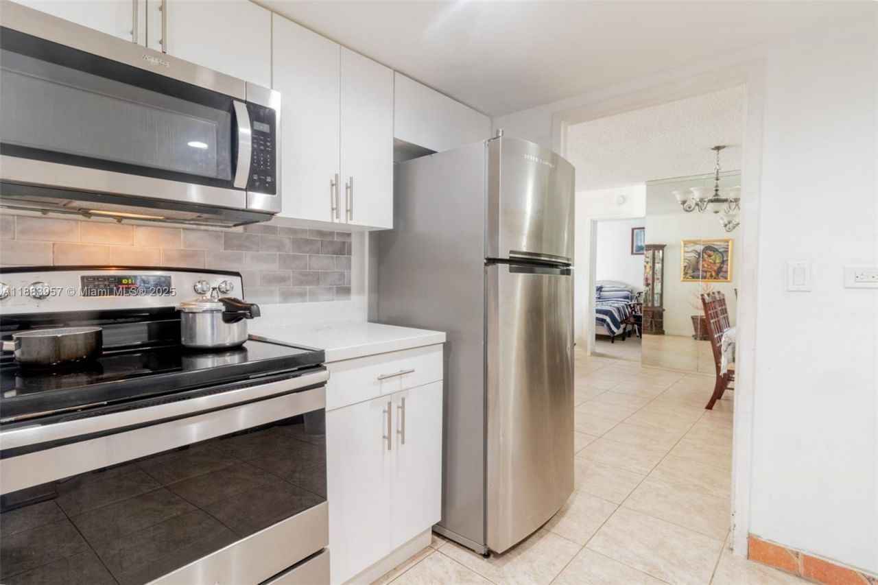 251 174th St, Unit 808, Sunny Isles Beach, FL 33160 Photo