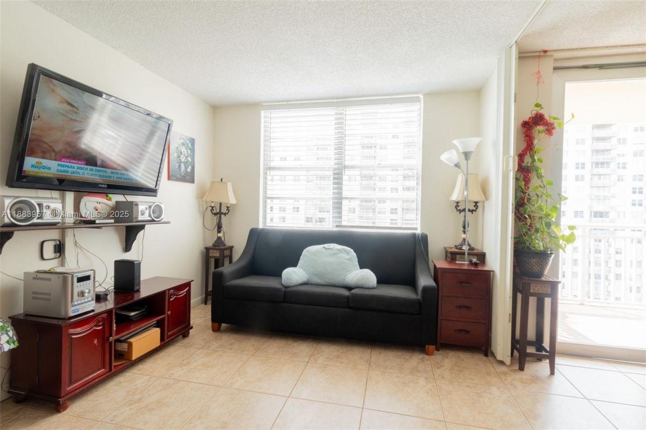 251 174th St, Unit 808, Sunny Isles Beach, FL 33160 Photo