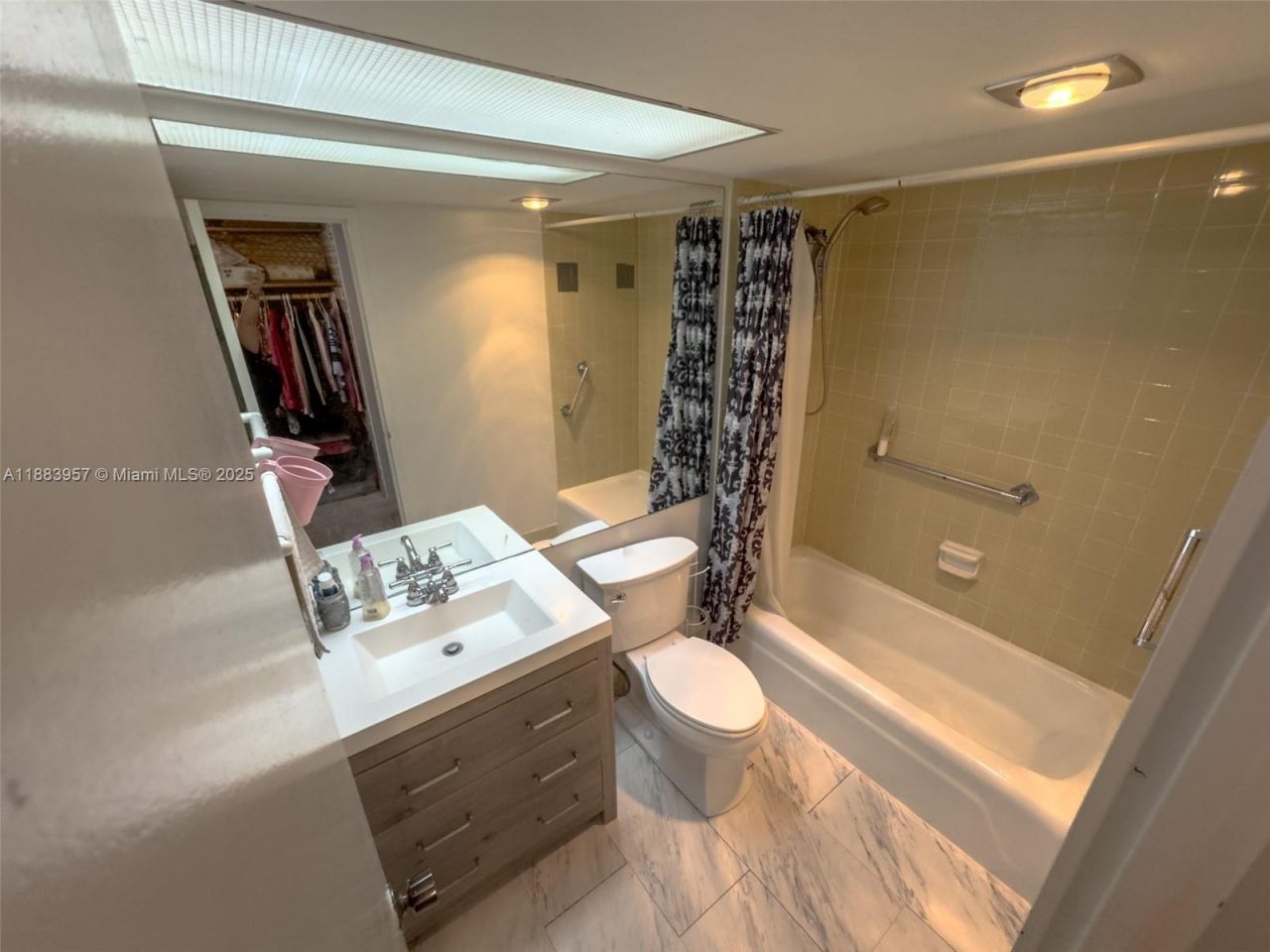 251 174th St, Unit 808, Sunny Isles Beach, FL 33160 Photo