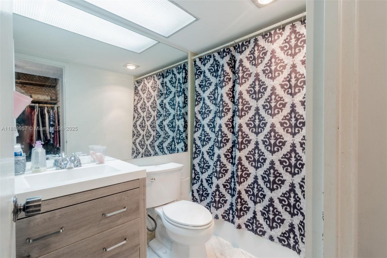 251 174th St, Unit 808, Sunny Isles Beach, FL 33160 Photo