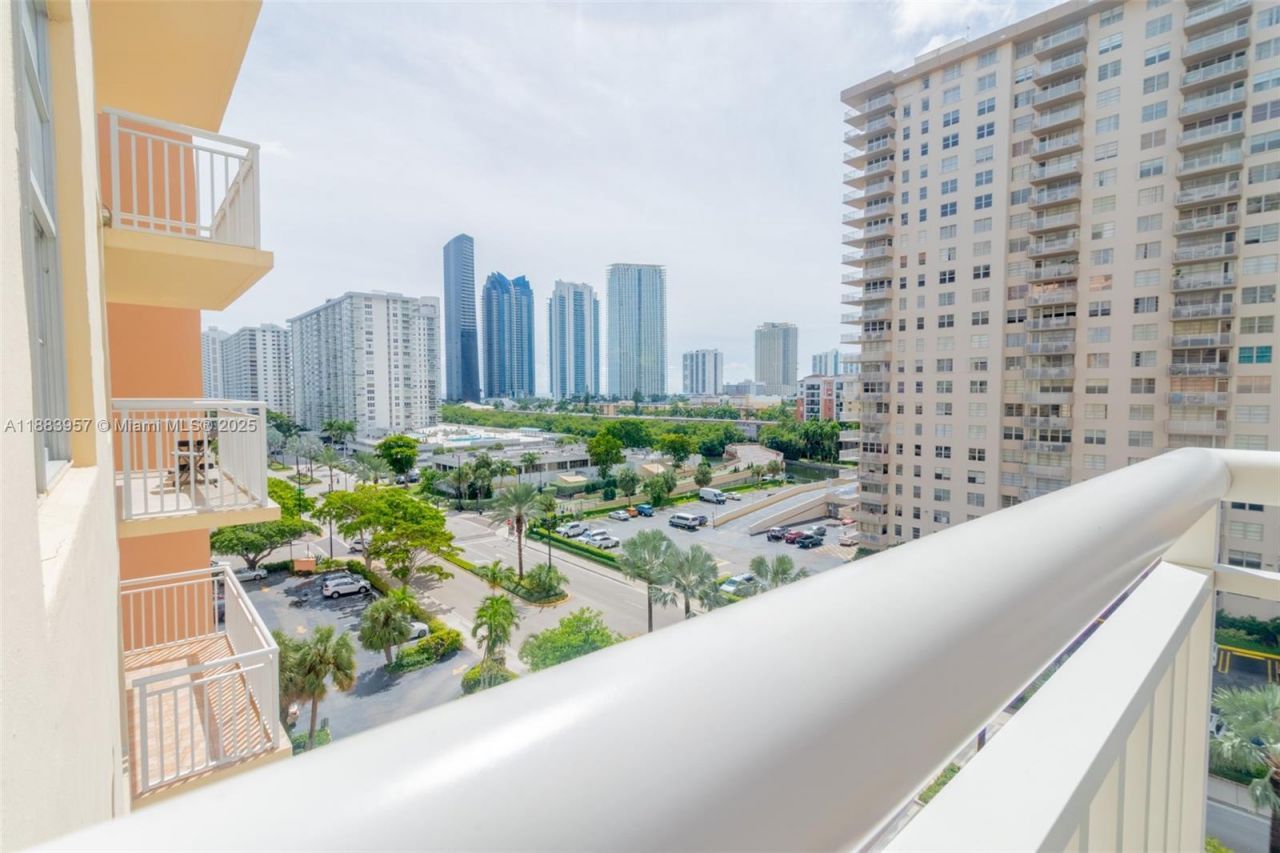 251 174th St, Unit 808, Sunny Isles Beach, FL 33160 Photo