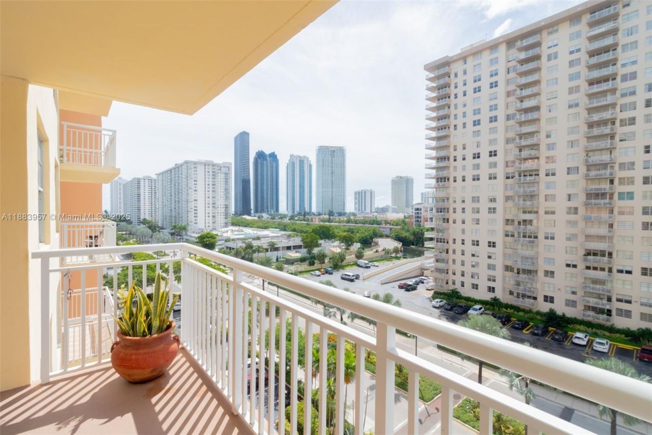 251 174th St, Unit 808, Sunny Isles Beach, FL 33160 Photo