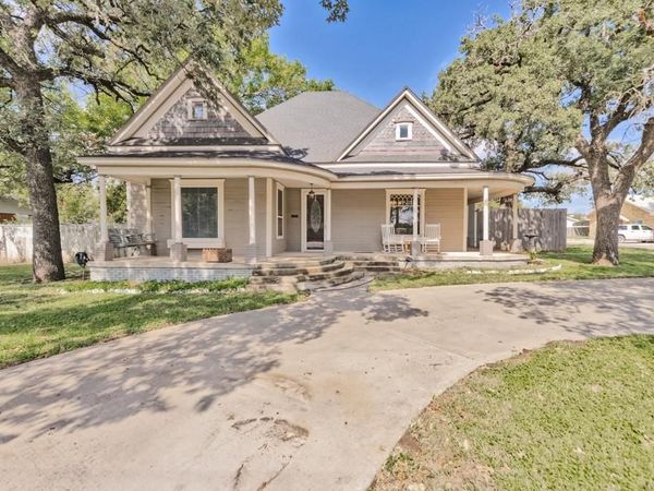209 N Wickham Street, Alvord, TX 76225