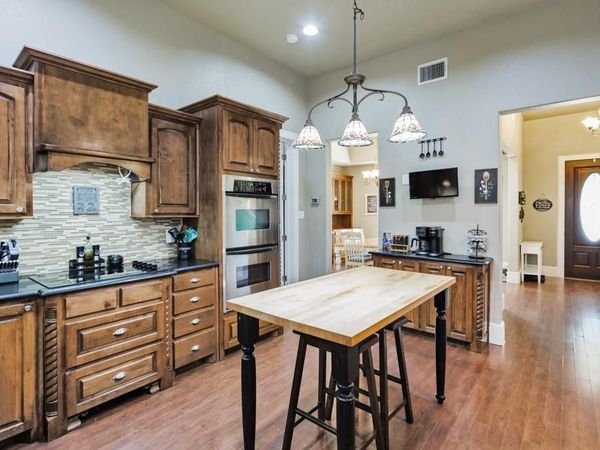 209 N Wickham Street, Alvord, TX 76225