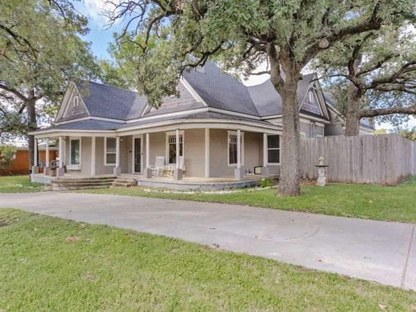 209 N Wickham Street, Alvord, TX 76225