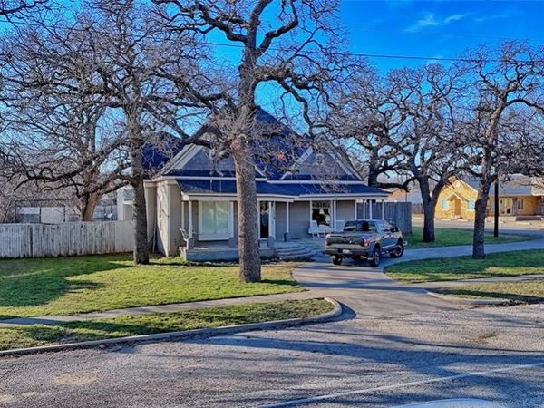 209 N Wickham Street, Alvord, TX 76225