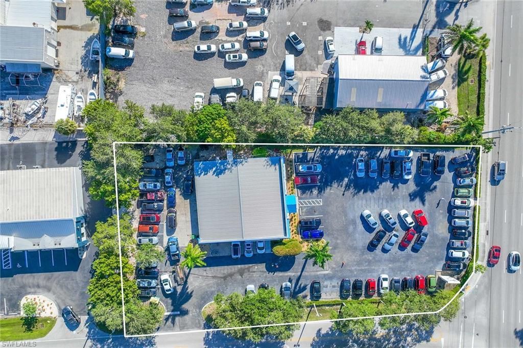 1701 Pine Ridge Rd, Naples, FL 34109 Photo