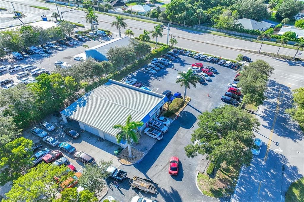 1701 Pine Ridge Rd, Naples, FL 34109 Photo