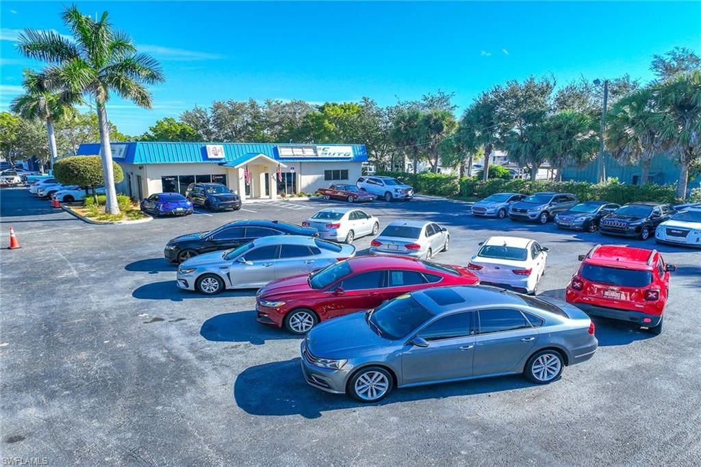 1701 Pine Ridge Rd, Naples, FL 34109 Photo