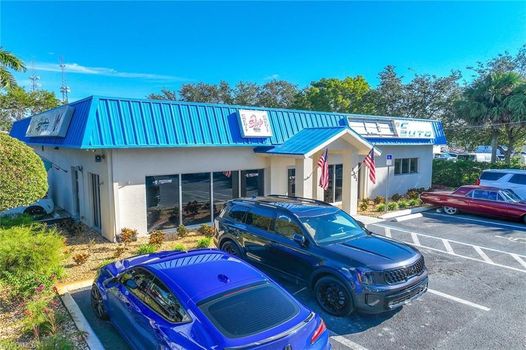 1701 Pine Ridge Rd, Naples, FL 34109 Photo