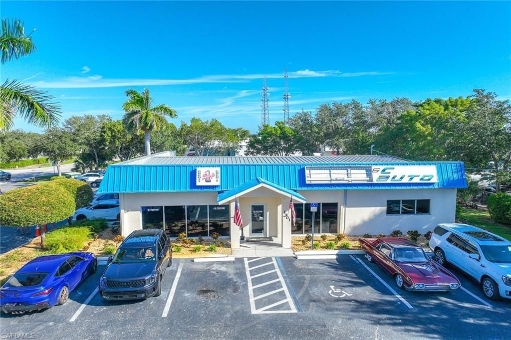 1701 Pine Ridge Rd, Naples, FL 34109 Photo