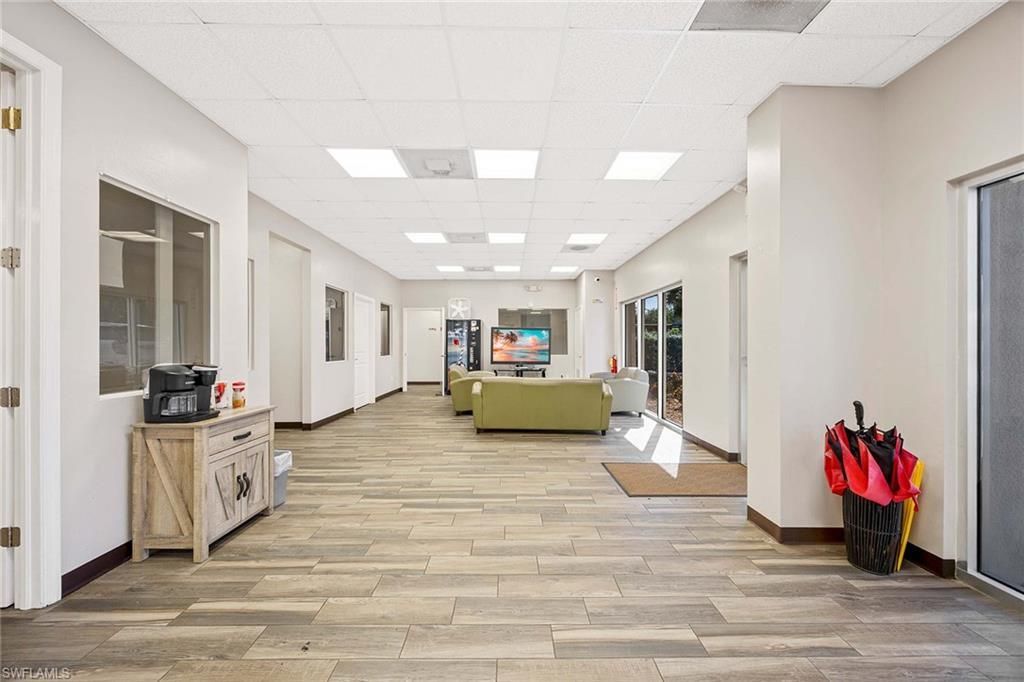 1701 Pine Ridge Rd, Naples, FL 34109 Photo