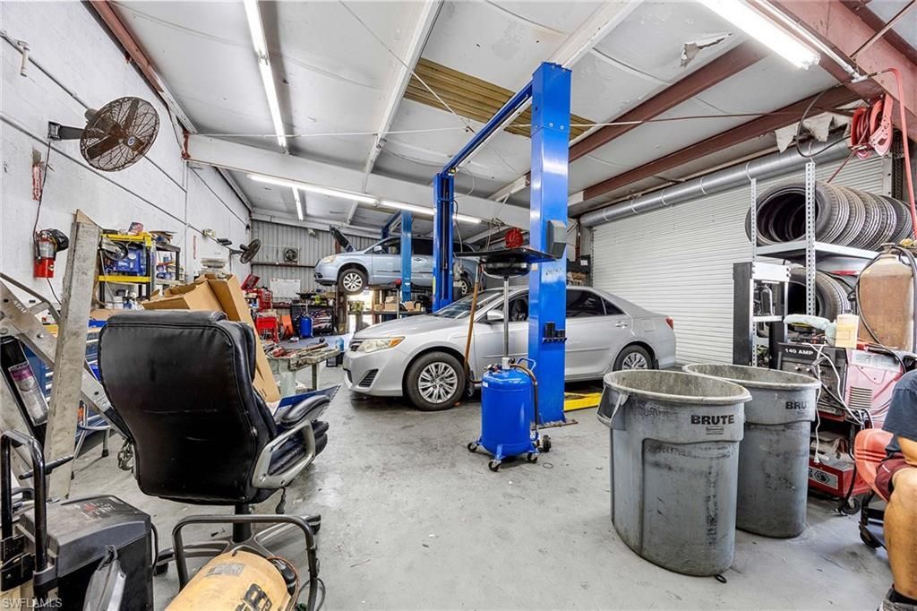 1701 Pine Ridge Rd, Naples, FL 34109 Photo