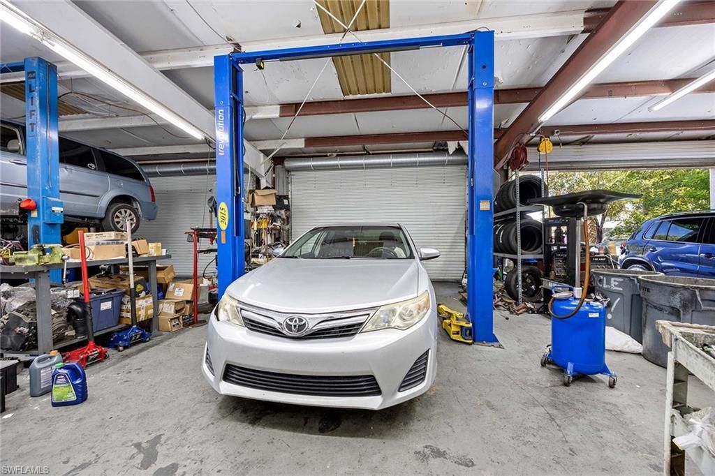 1701 Pine Ridge Rd, Naples, FL 34109 Photo