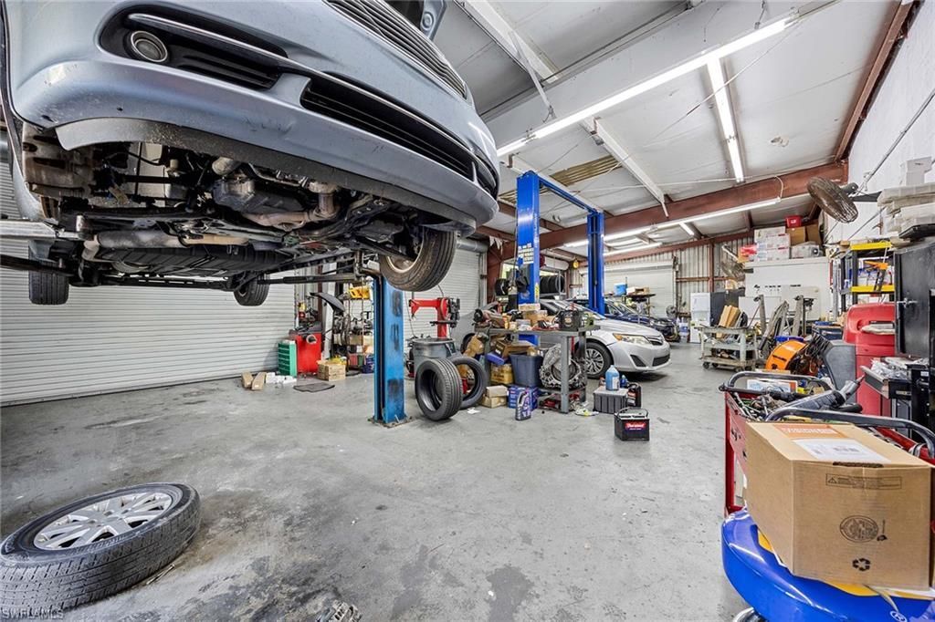 1701 Pine Ridge Rd, Naples, FL 34109 Photo